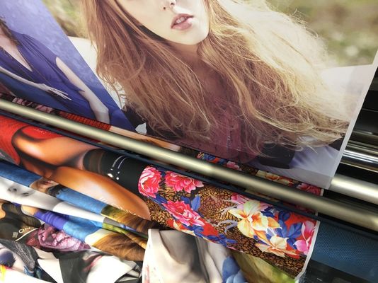 De openlucht en Binnen Digitale Automatische Machine van de Stoffendruk voor Vertoningenvlag