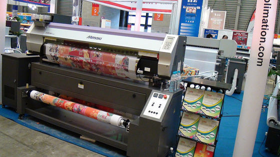De digitale Binnen en Openlucht Textielprinter van Mimaki om Veervlag direct te maken